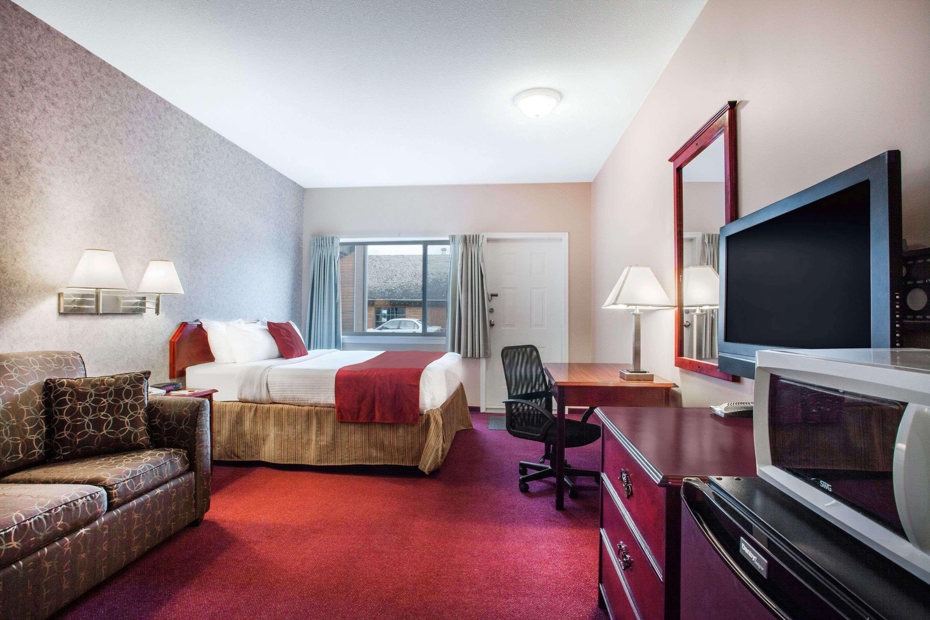 Hotel Ramada Limited 100 Mile House Exteriér fotografie