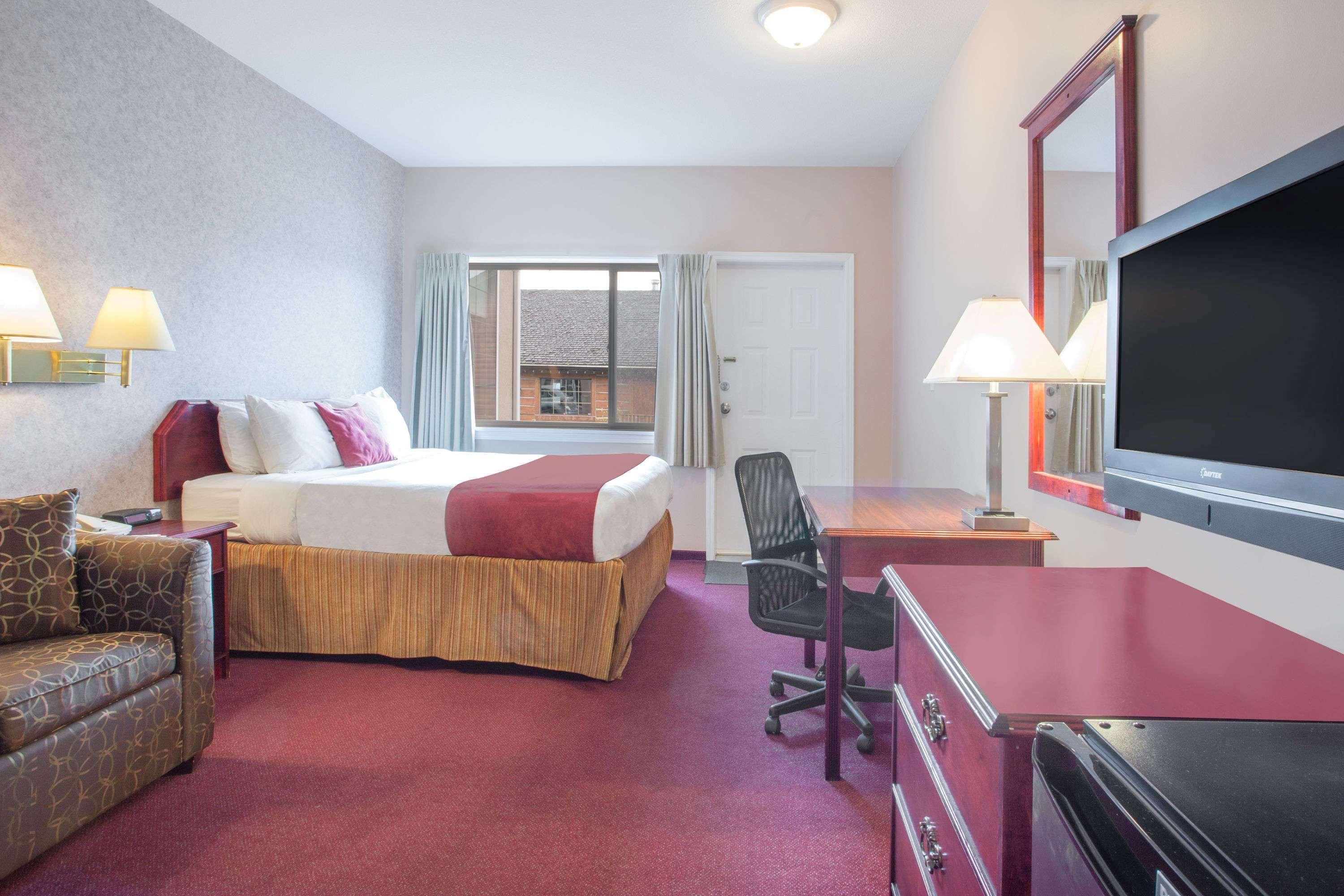 Hotel Ramada Limited 100 Mile House Exteriér fotografie