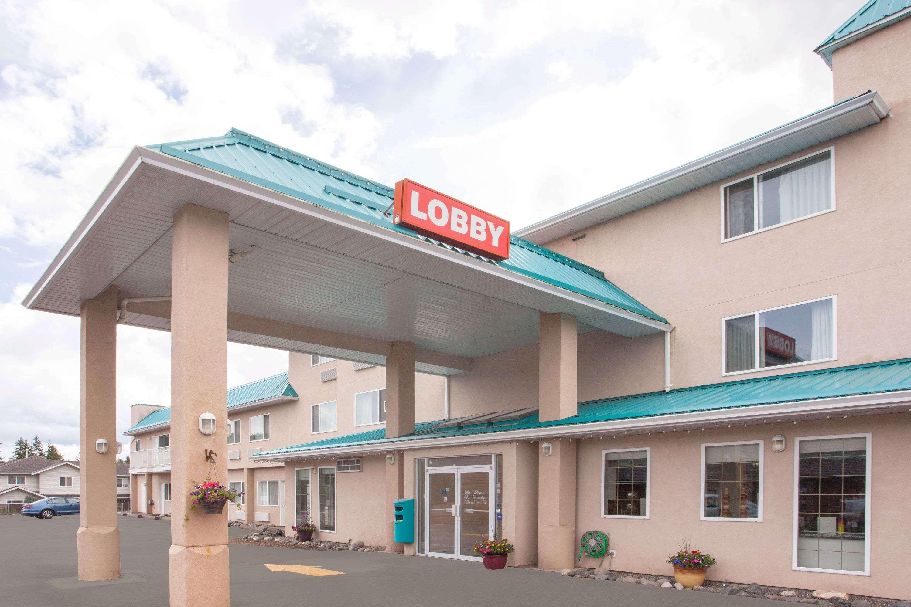 Hotel Ramada Limited 100 Mile House Exteriér fotografie
