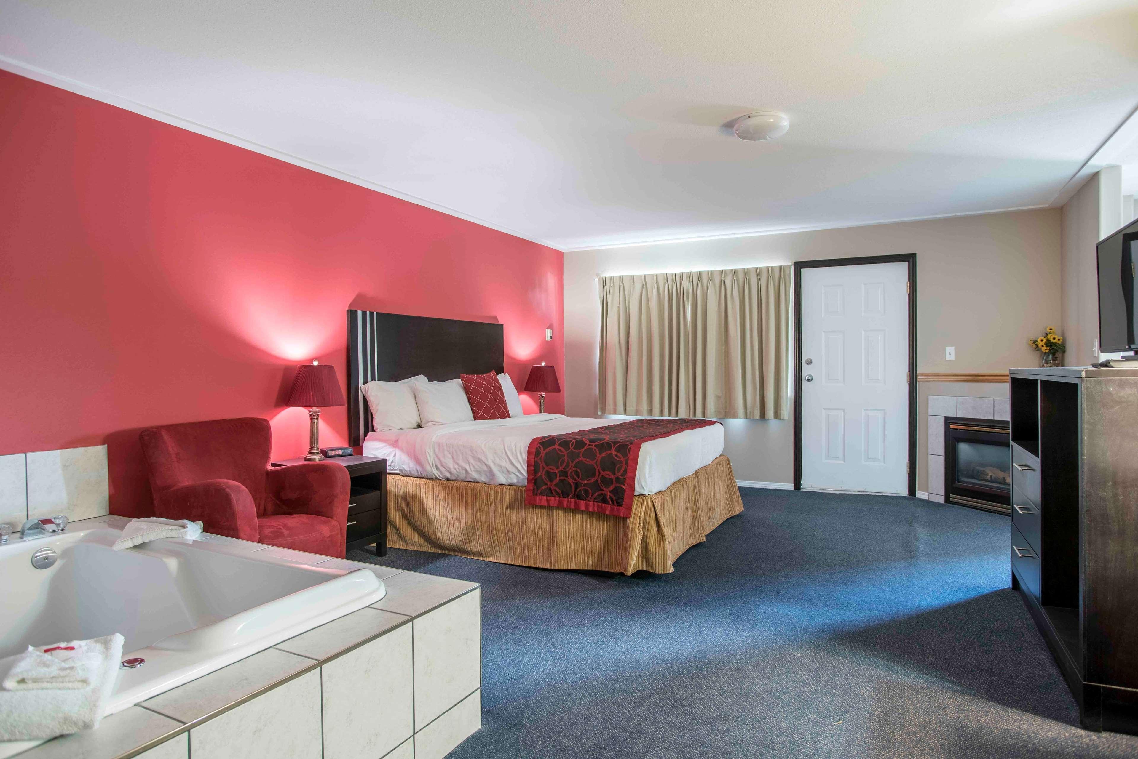 Hotel Ramada Limited 100 Mile House Exteriér fotografie